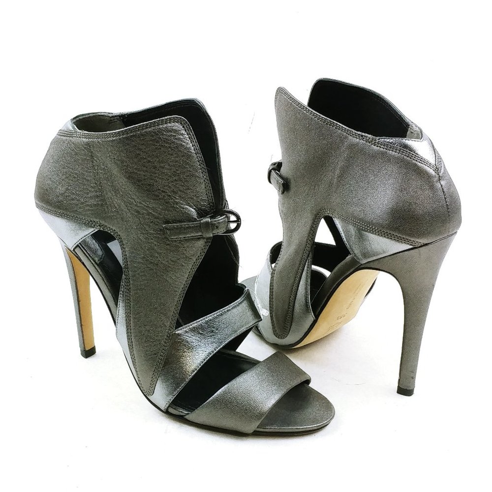 Camilla Skovgaard Women's 4.5" Silver Buckle Heels Size 7 (Posh36)